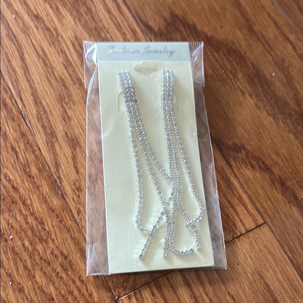 NWT Norma Reed Elegant Chain Earrings